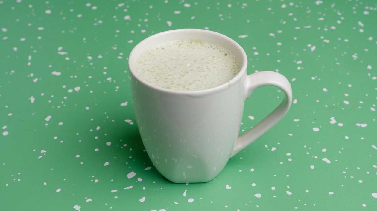 Горячий матча латте