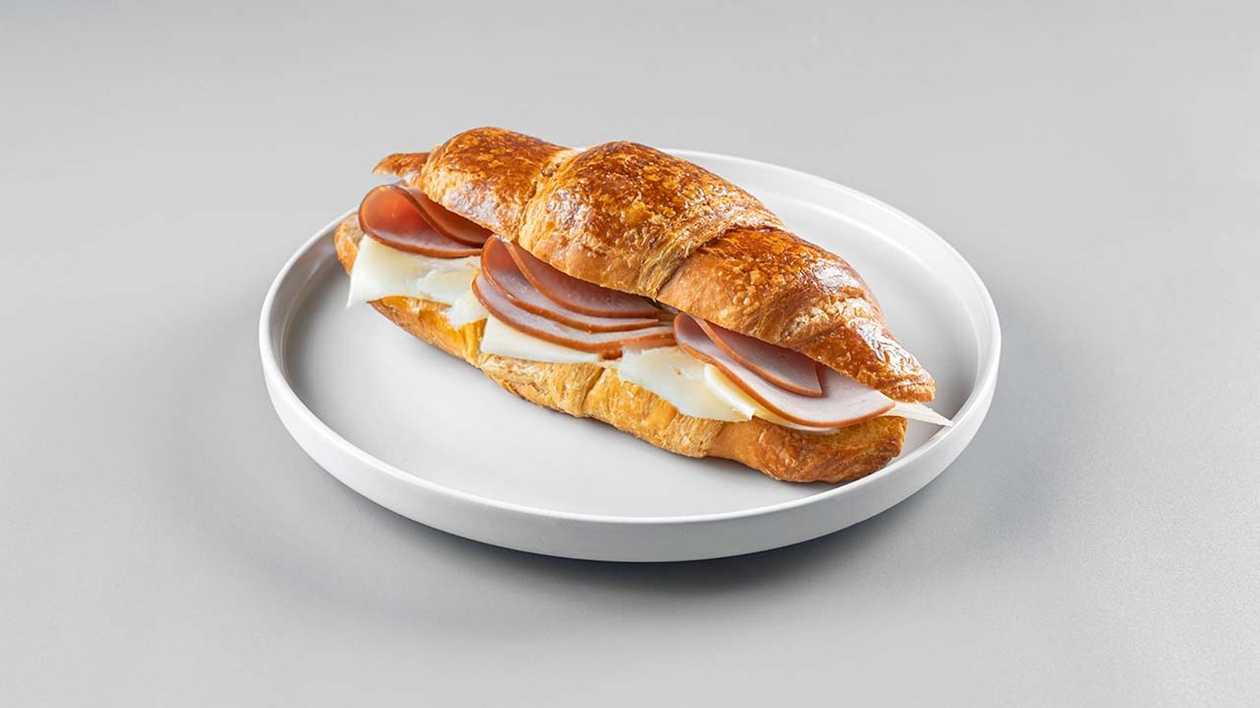 Круассан с индейкой