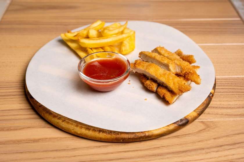 Schnitzel with potato dips and ketchup