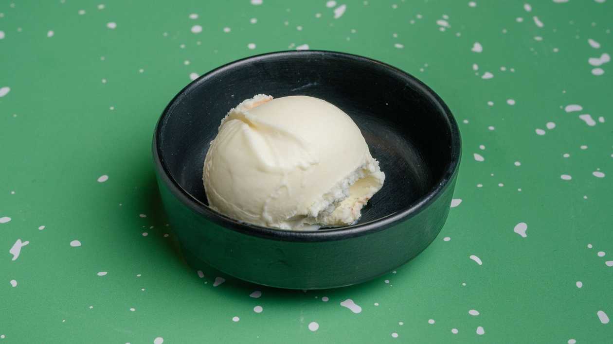 Чашка с одной порцией мороженого