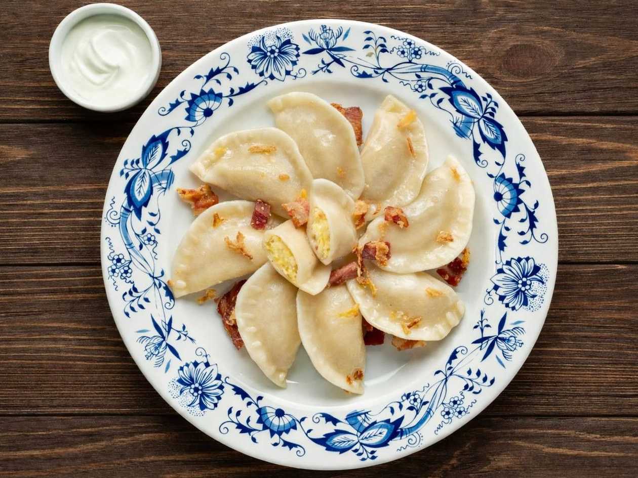 Мамині вареники з картоплею та шкварками