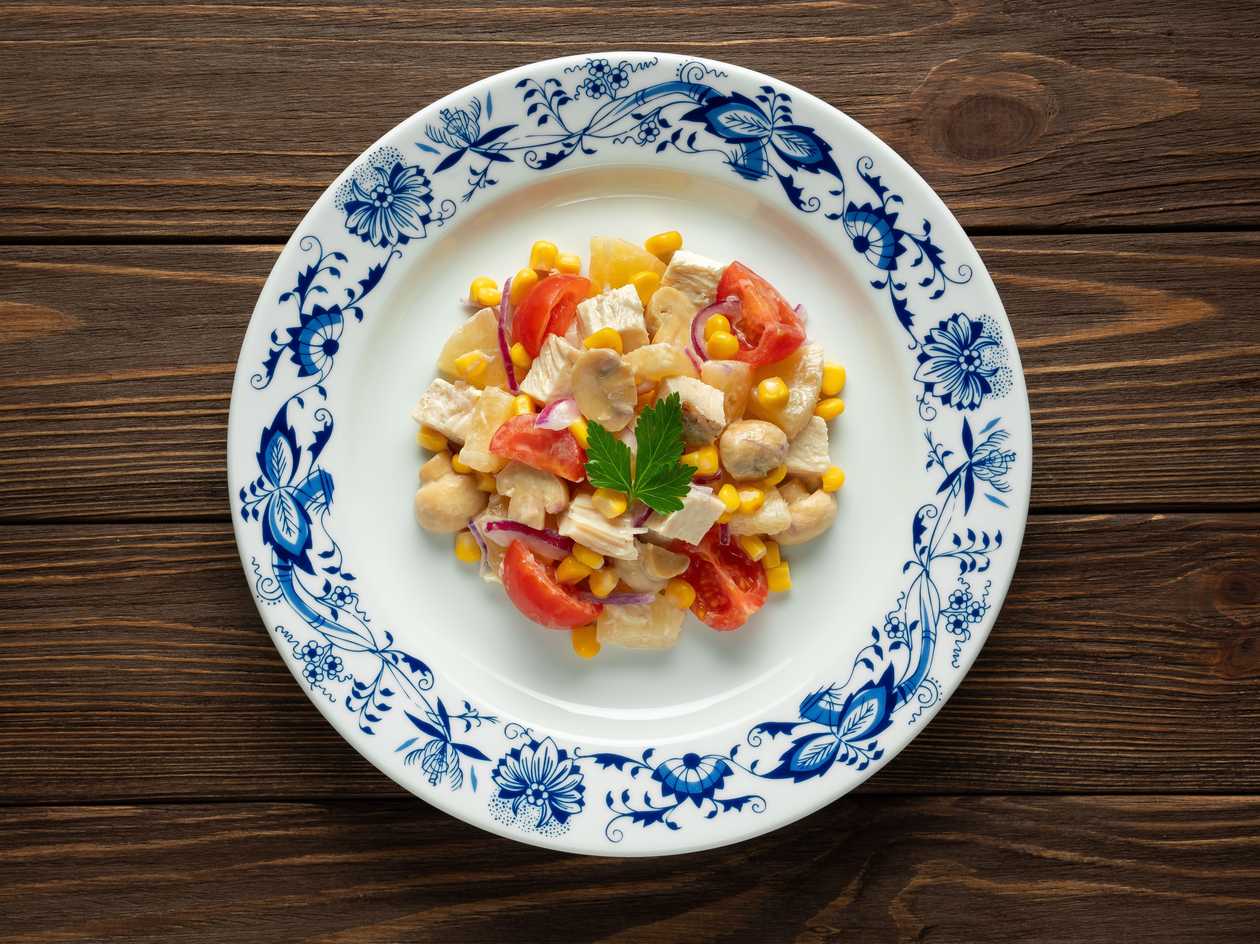 Салат з куркою та шампіньонами