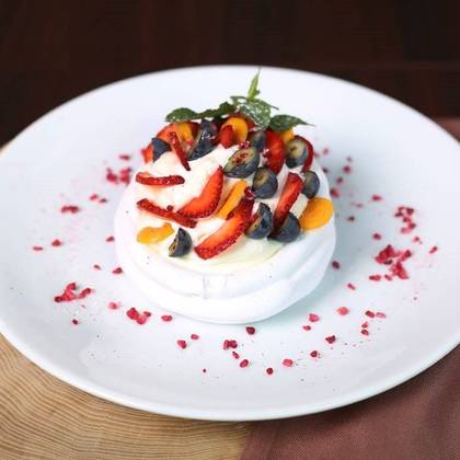 Pavlova Meringue Cake (3.7)