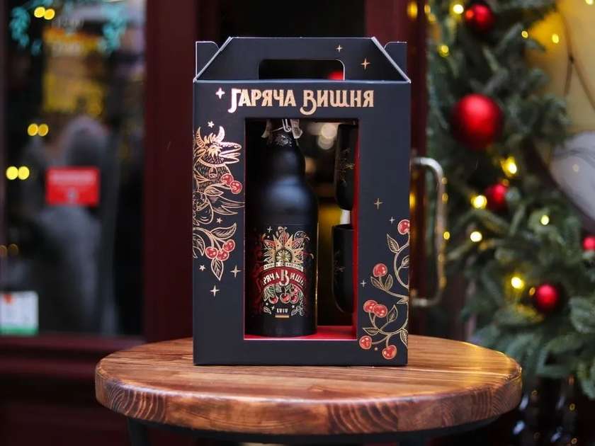 Набір "Гаряча Вишнівка 1л + 2 горянтка"