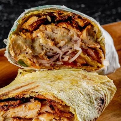 Kebab de Pui cu salata de vinete si rodii la lipie