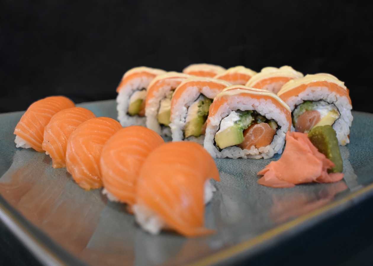 Salmon 5+ Roll