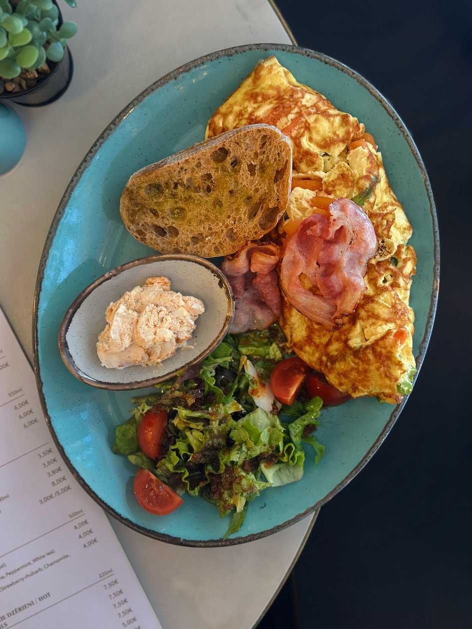 Vegetable omelet with bacon