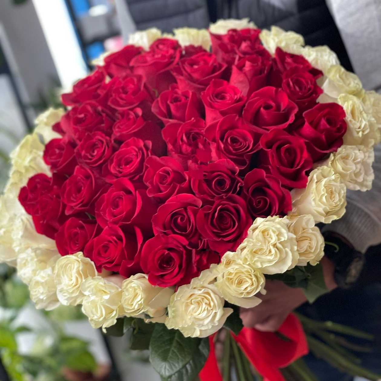 67 Mixed Roses