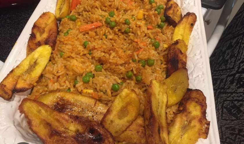 Vegetables Jollof rice with fried chicken