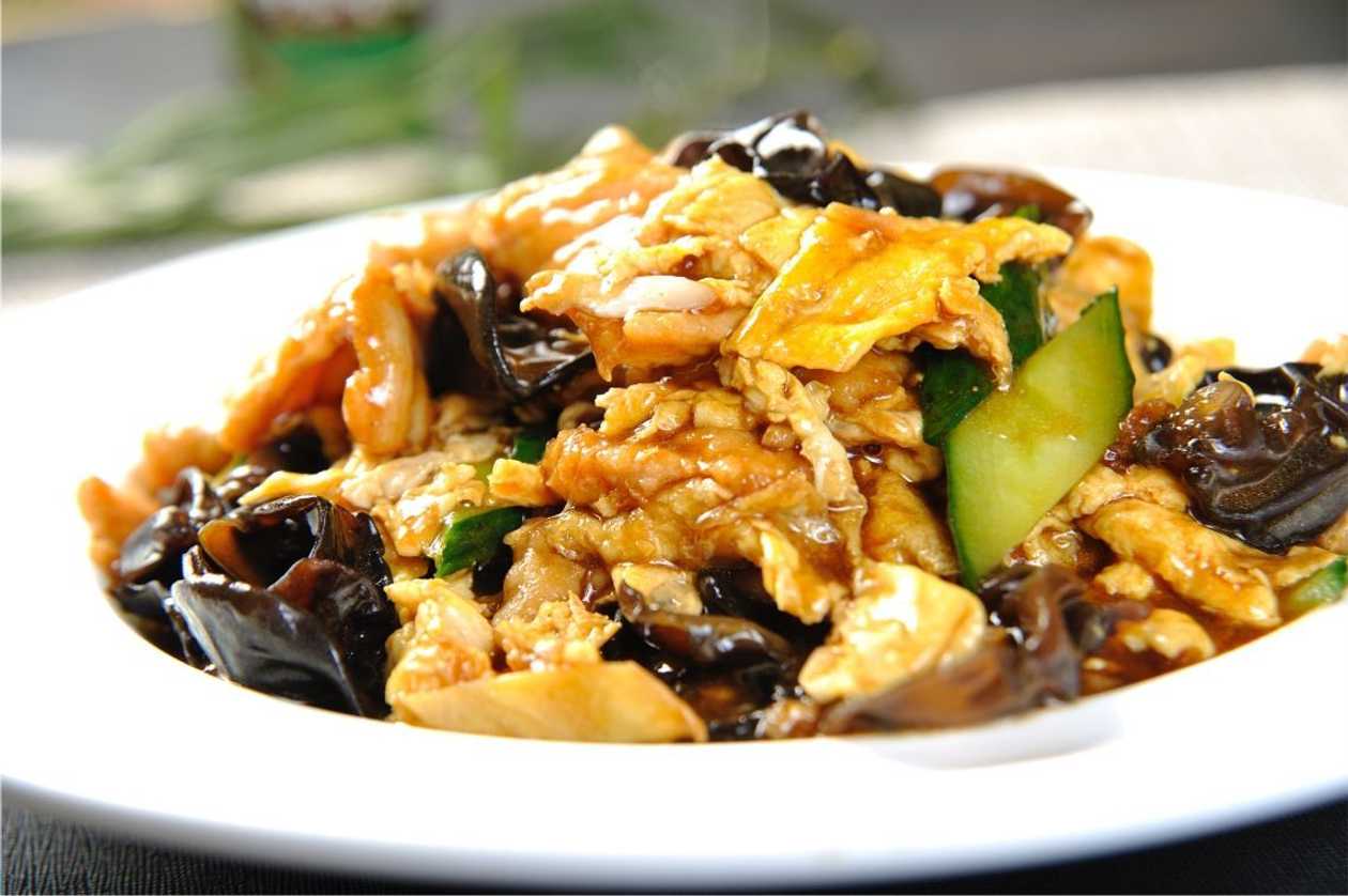 V2 Mu-Sü-Žou - Vepřové Maso s Vejci, Okurkou a Jidášovým Uchem, bez Rýže