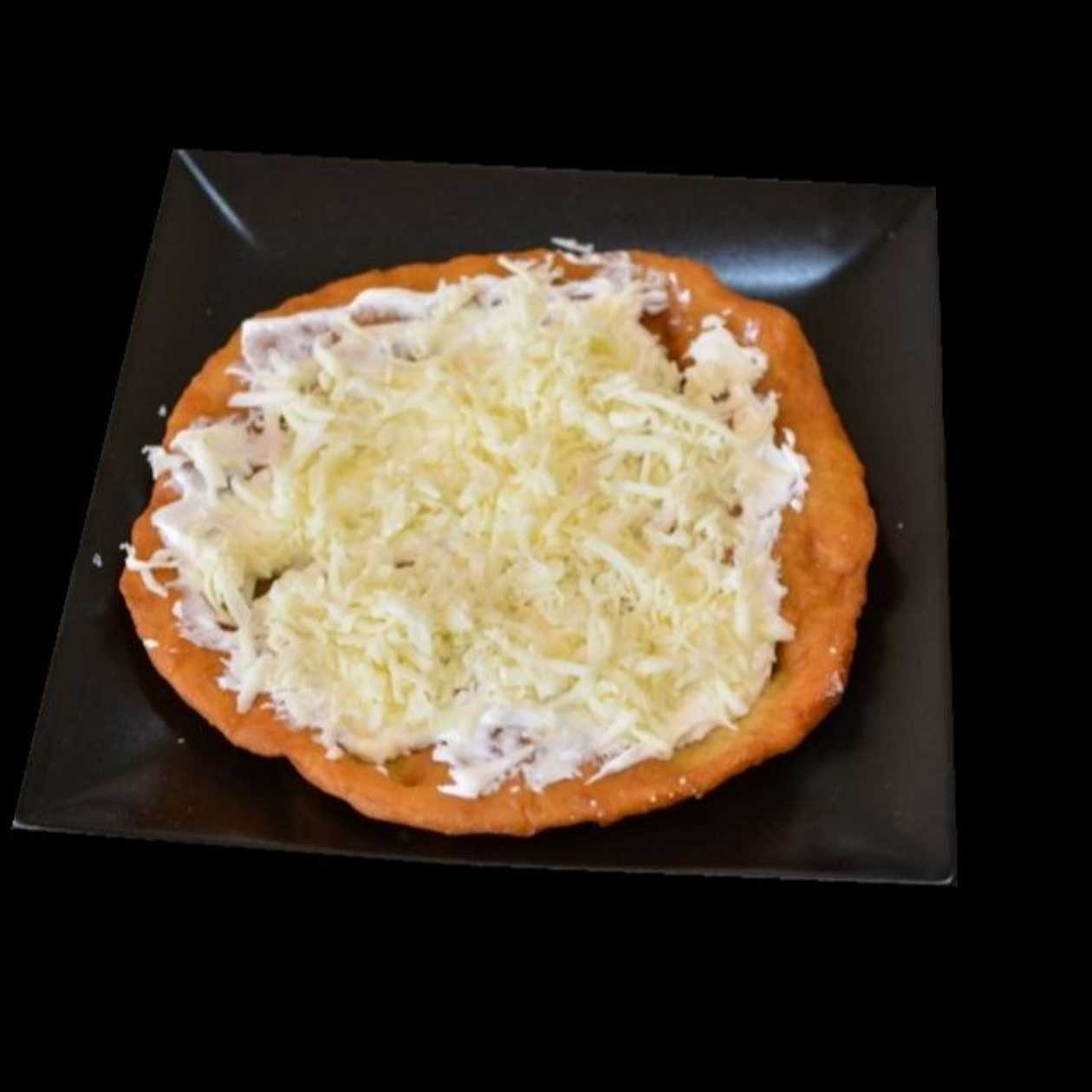 Langos cu Smantana si Cascaval