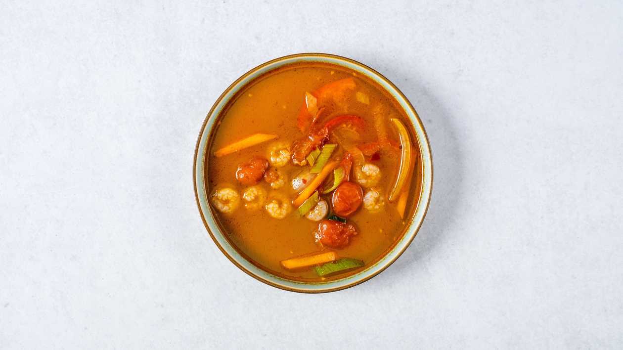 4. Pálivá Polévka s Kokosovým Mlékem a Krevetami