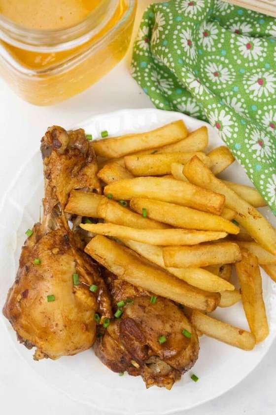 Fries with chicken drumsticks