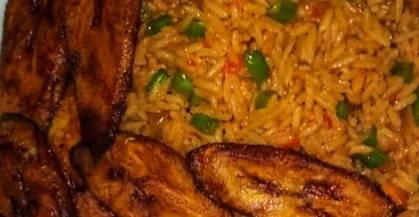 Vegetables Jollof rice with fried plantain