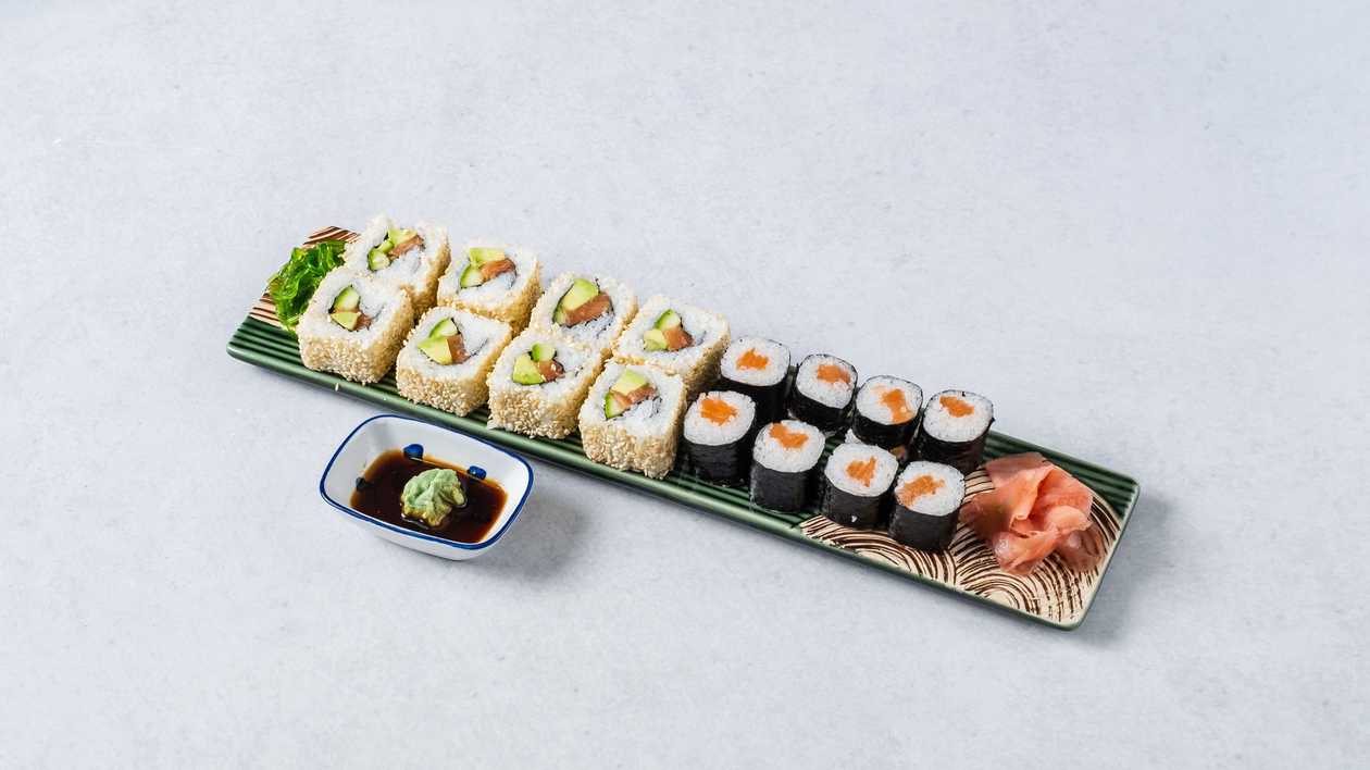 SS15. 8 Ks Maki Losos, 8 Ks Uramaki,(Losos, Avokádo, Okurka)