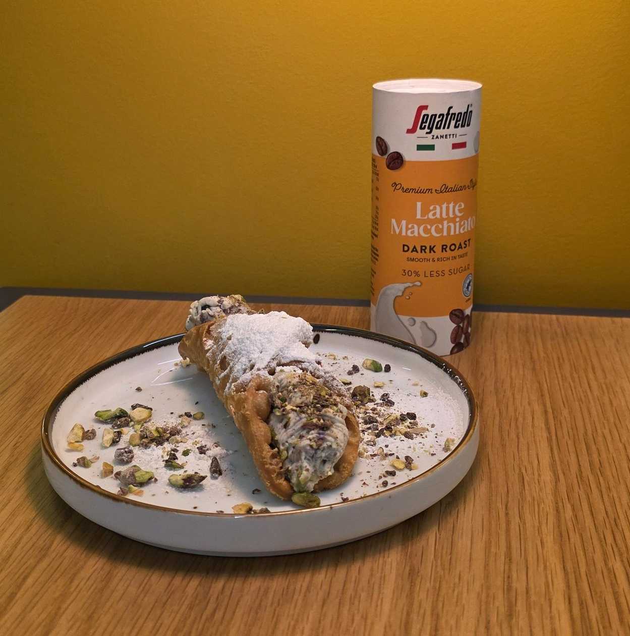 Cannoli with Latte Macchiato 0.235 l.