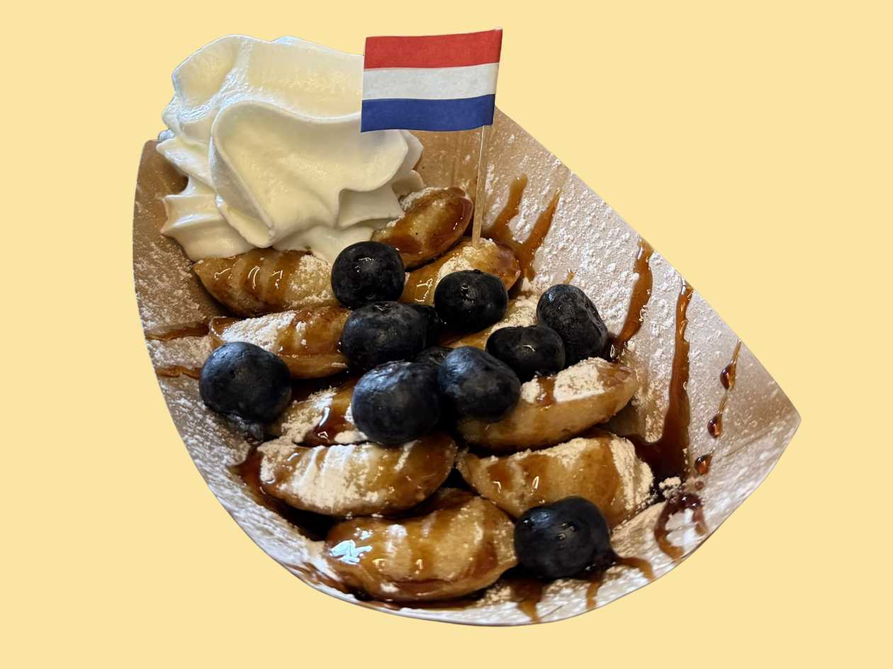 Poffertjes с карамел и боровинки