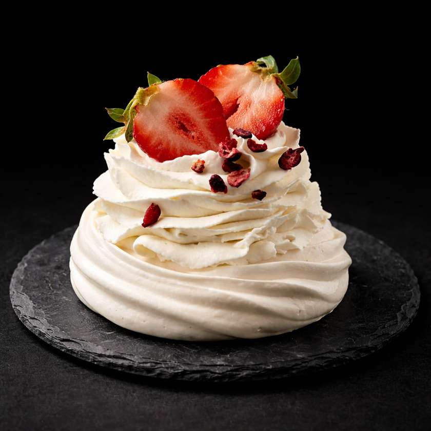 Pavlova kook värskete marjadega 1 tk