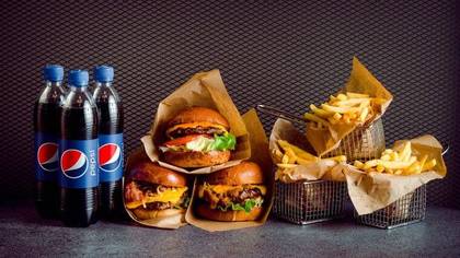 3 Burgeri + 3 Frī kartupeļi + 3 Dzērini 50cl (Craft Bacon + Craft Onion + Craft Beef)