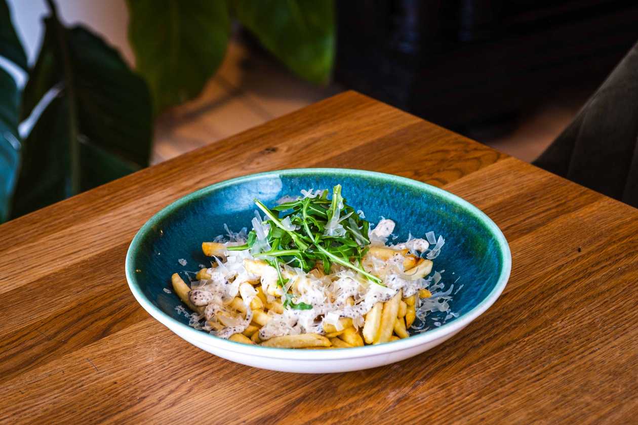 Laetud friikad trühvlimajoneesiga