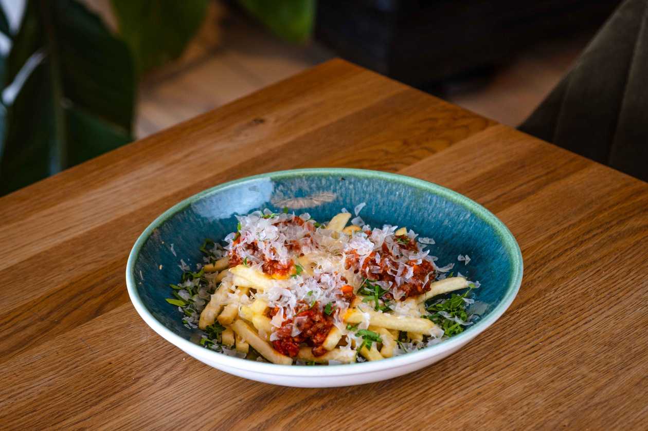 Laetud friikad bolognesega