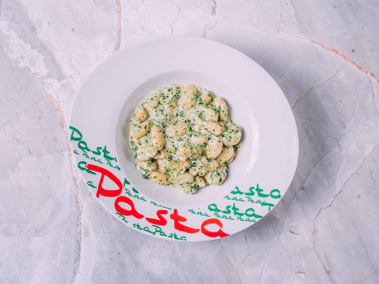 Gnocchi with chicken and spinach