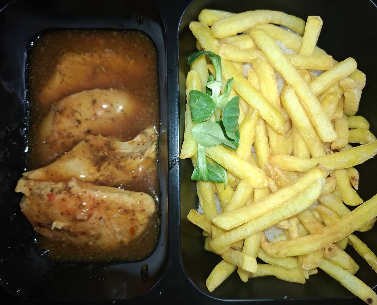 Chicken Medallions in Sweet Chilli Sauce, Rice/French Fries