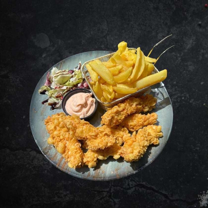 Crispy de pui cu cartofi prajiti
