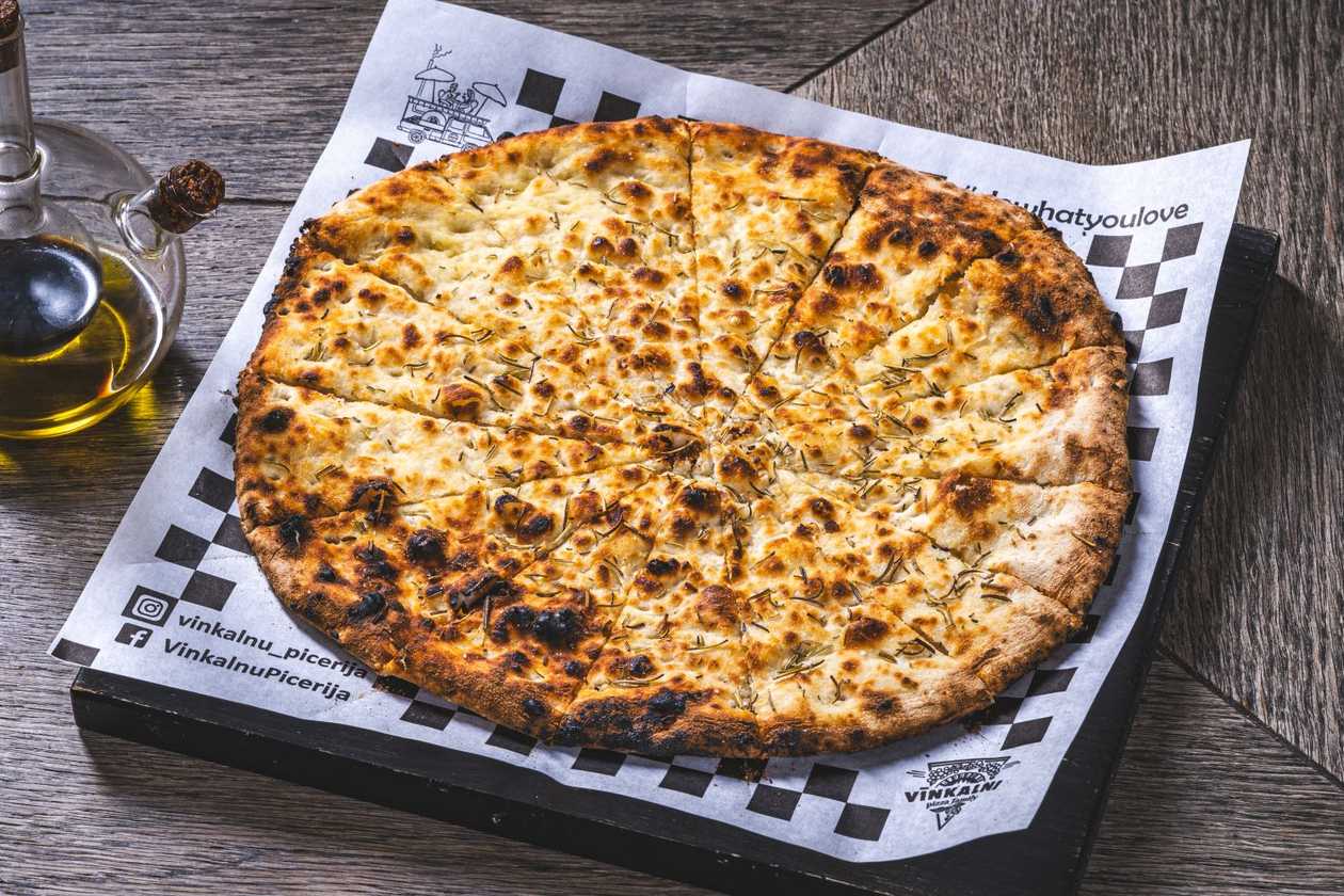 Focaccia maizīte ar olīveļļu un balzamiko