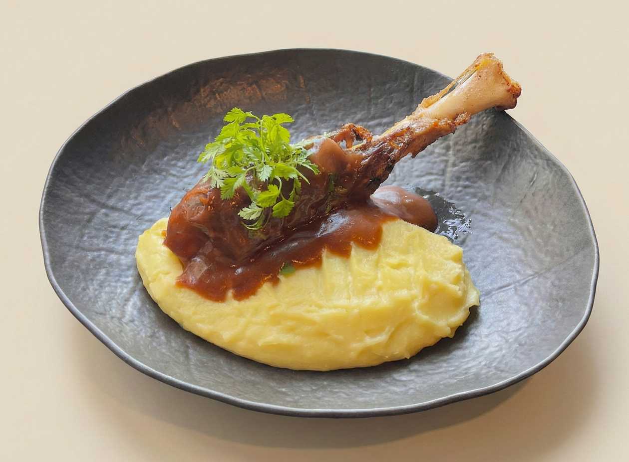 Macha meat with mashed potatoes