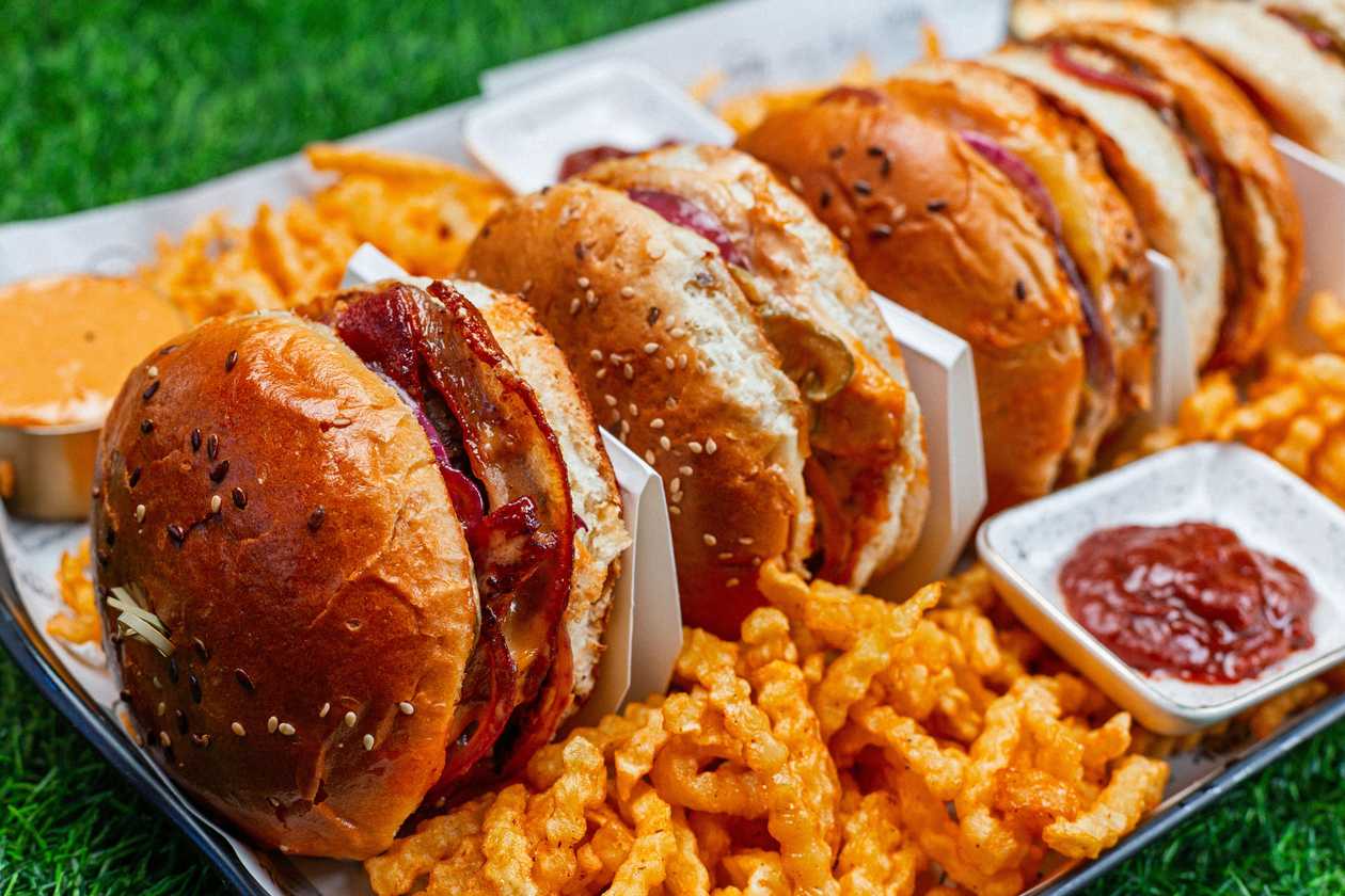 Patty Party Pack (Classic Beef,  Beef Cheese, Beef bacon cheese,  Classic chicken,  Chicken cheese )