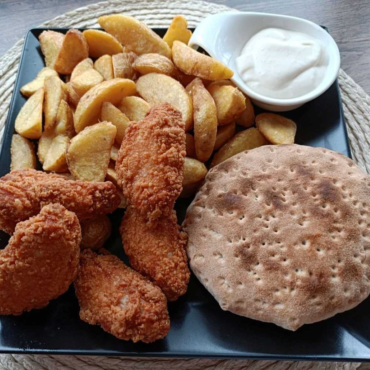 4 Aripioare + Cartofi