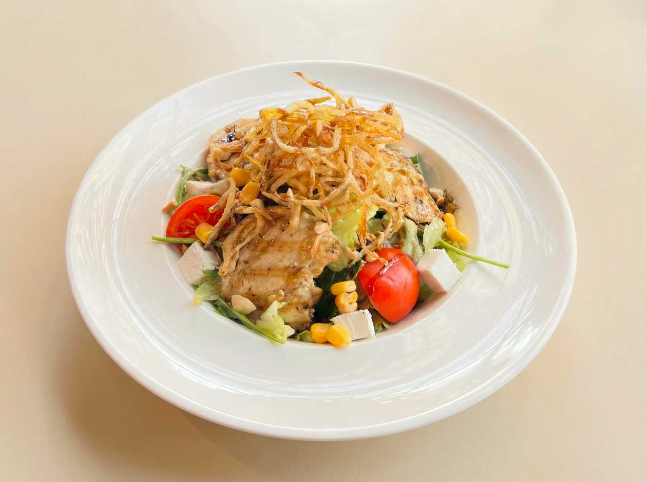 Vegetable salad with chicken and feta cheese