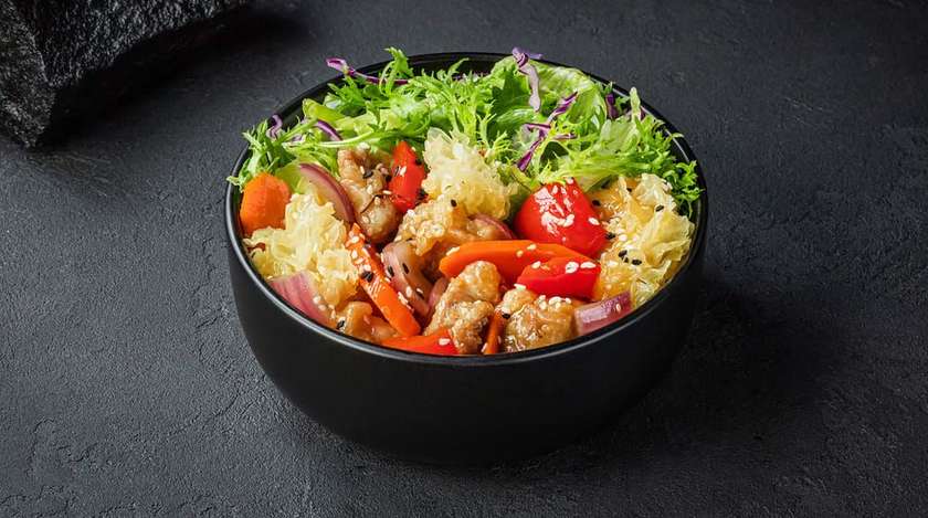 Боул з куркою в кисло-солодкому соусі