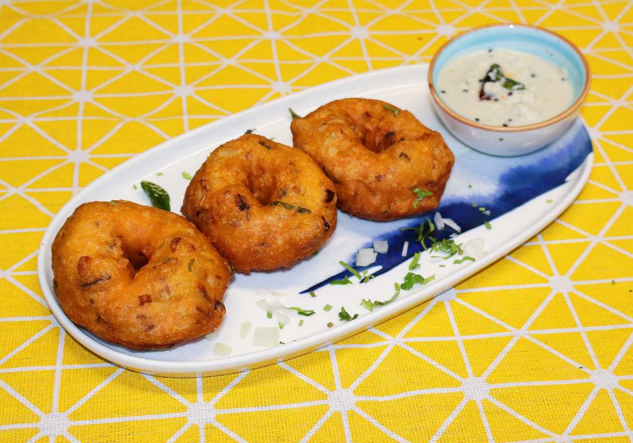 URAD DAL VADA (3 PCS)