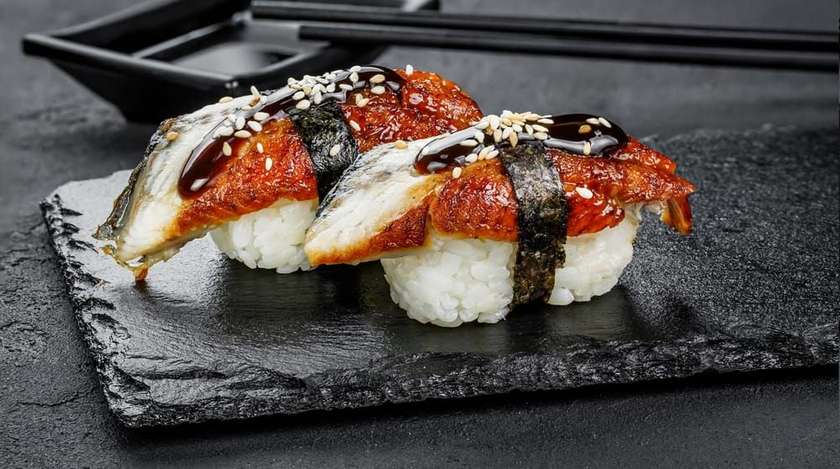 Суші нігірі з вугрем