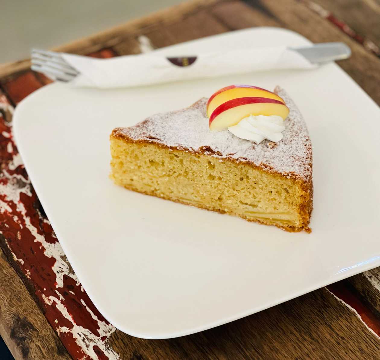 Shoshos's Apple Cake