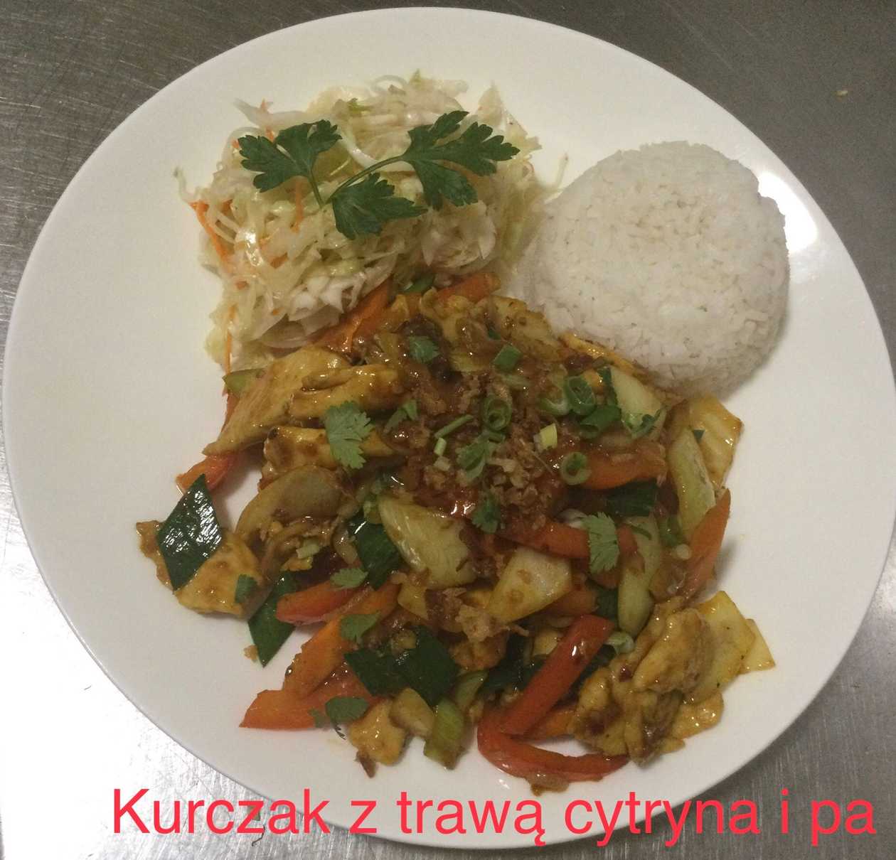 Kurczak z Trawą Cytrynową i Papryką