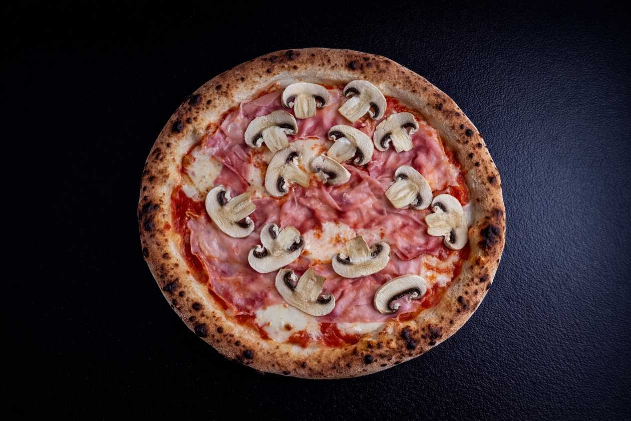 Prosciutto e Funghi Pizza