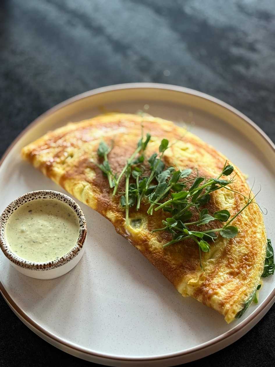 Омлет з лососем та шпинатом