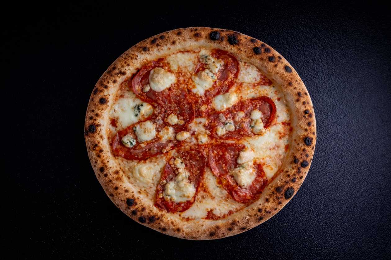 Quattro Formaggi a Diavola Pizza