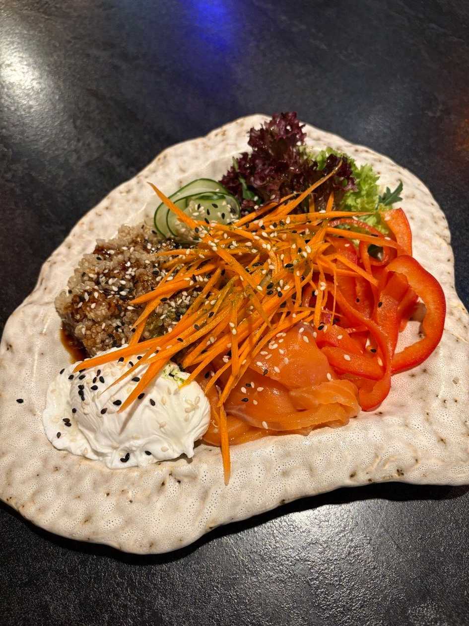 Боул з лососем