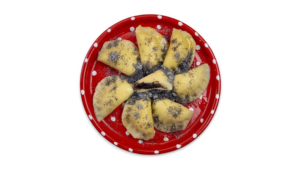 Domáce slivkovo-makové pirohy s maslom + strúhanka a cukor. (250g) /1,7/