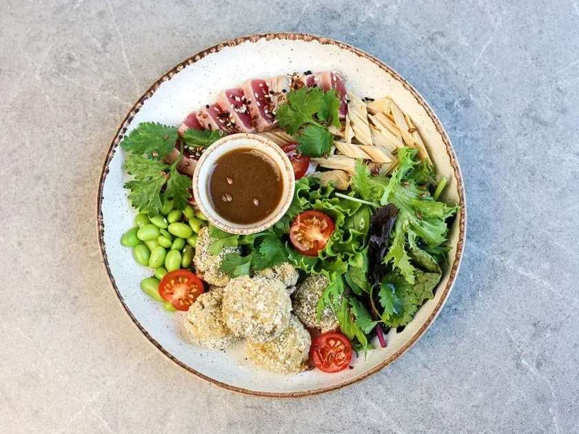 Боул з тунцем