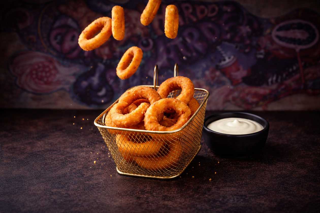 7x Onion Rings with Homemade Garlic Dressing