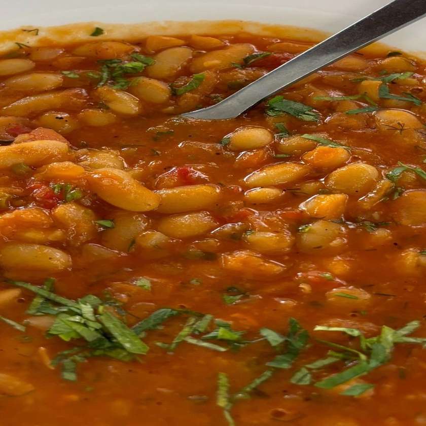 Ciorbă de Fasole cu Afumătură