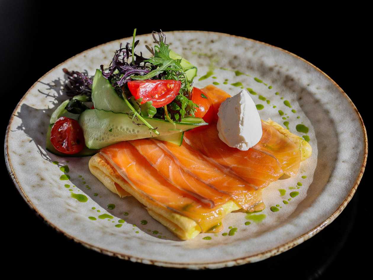 Омлет з лососем