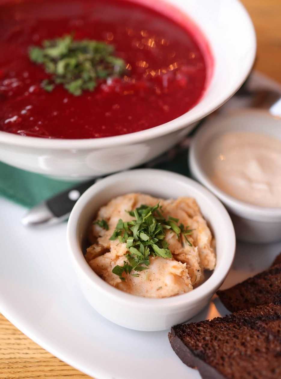 Borscht with garlic bread and lard