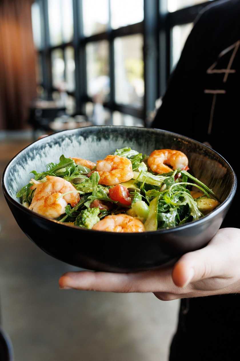 Салат з креветкою, авокадо та Песто