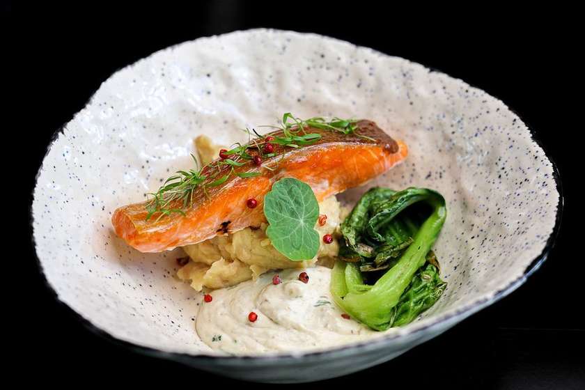 Червона риба х Ромен